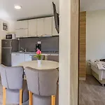 Vikendica Mobile Luxury Premium-7 By Interhome *