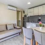 Vikendica Mobile Luxury Premium-7 By Interhome